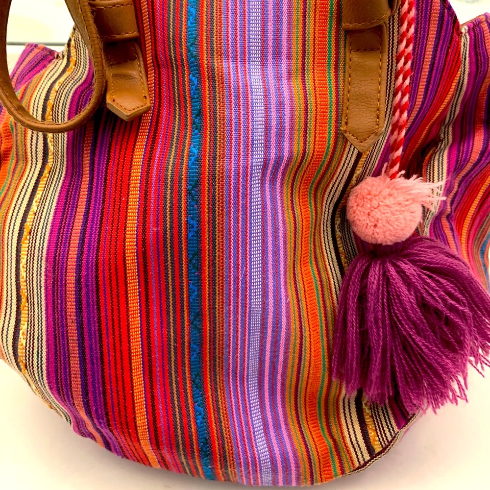 Round striped purse with tassel!